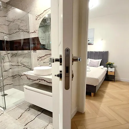 Golden By Triapart *