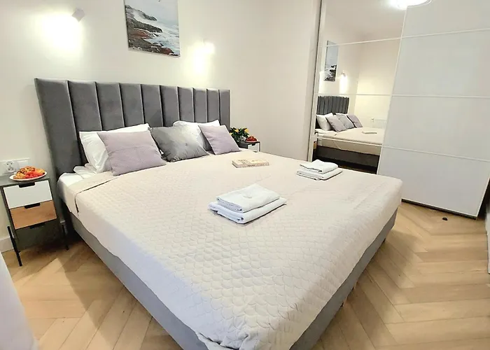 Golden By Triapart *